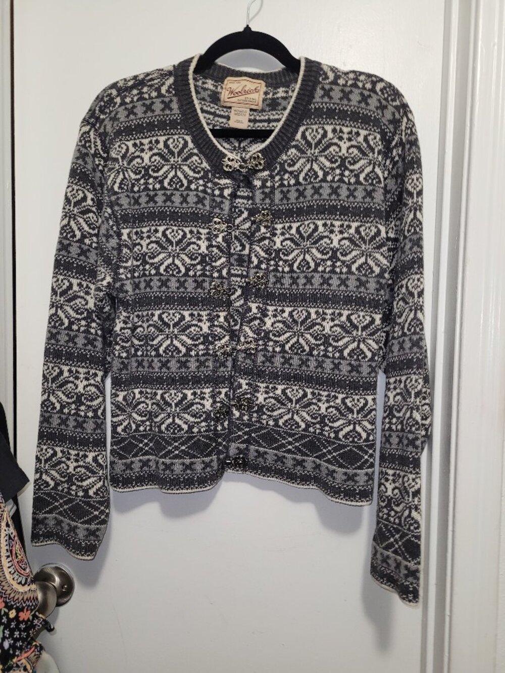 Vintage Woolrich Cardigan w/metal clasps in rare traditional print Size M